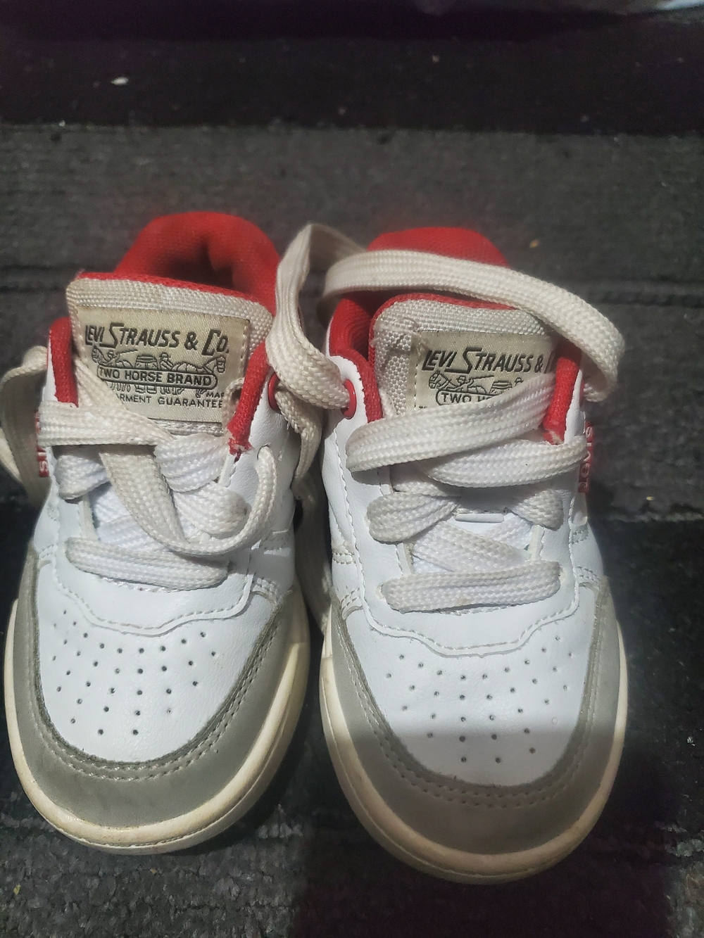 Levi's Kids White and Red Low-Top Sneakers